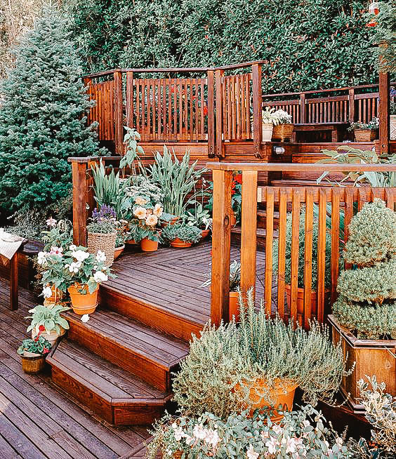 You can see a deck stained with water stain.