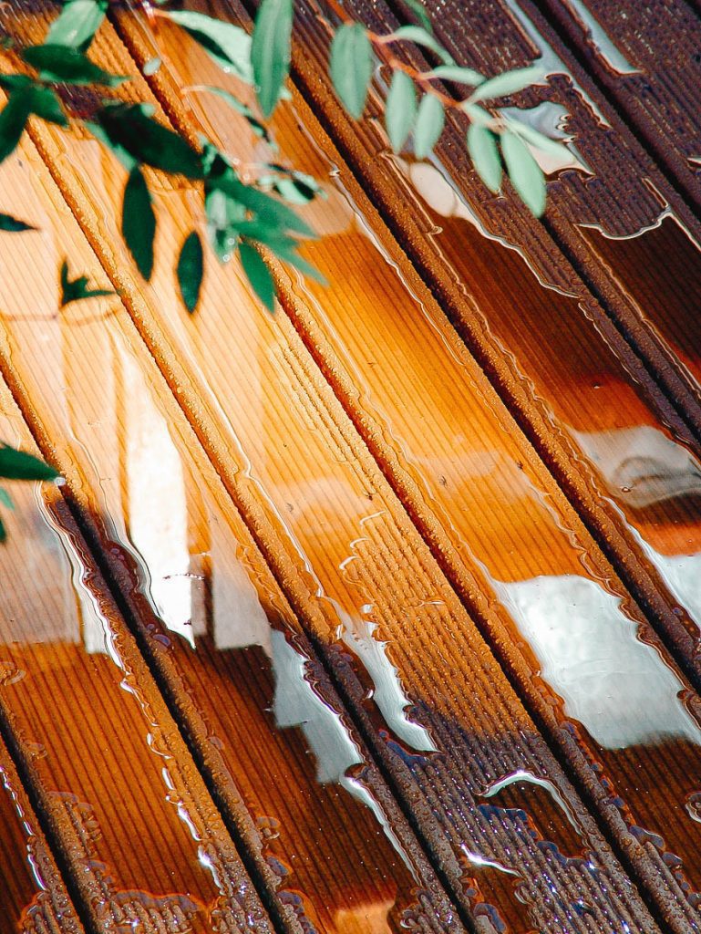 You can see a deck stained with water stain.